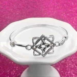 🌼 Celtic Knot Thin Hook Bangle Bracelet